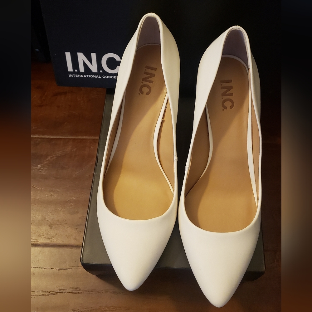 I.N.C. International Women's Zitah Pointed Toe Pumps